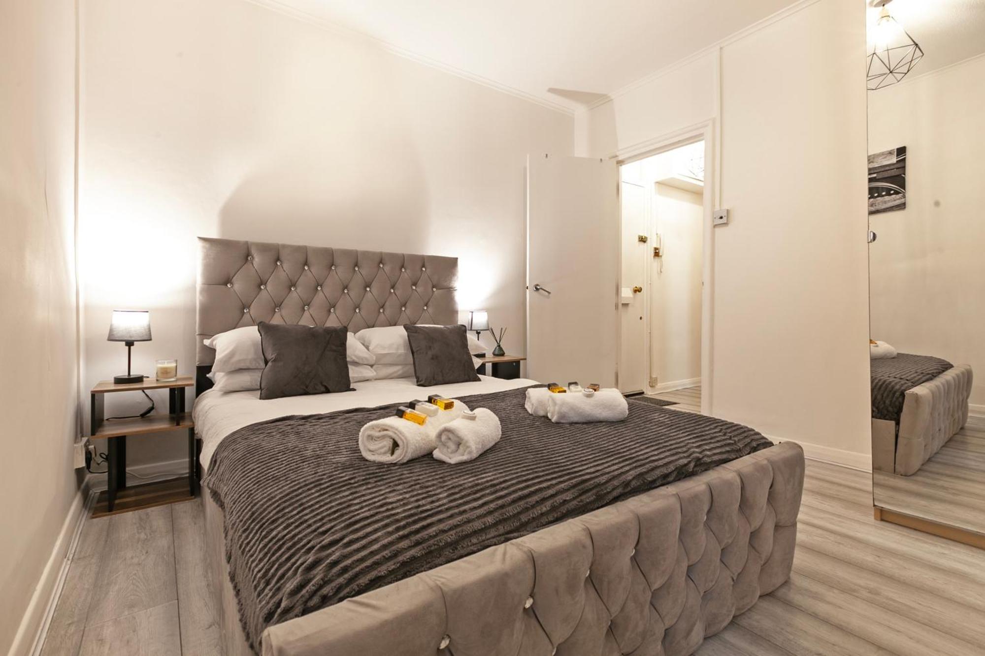 Beautiful One Bedroom Flat In Scott Ellis Gardens London Bagian luar foto