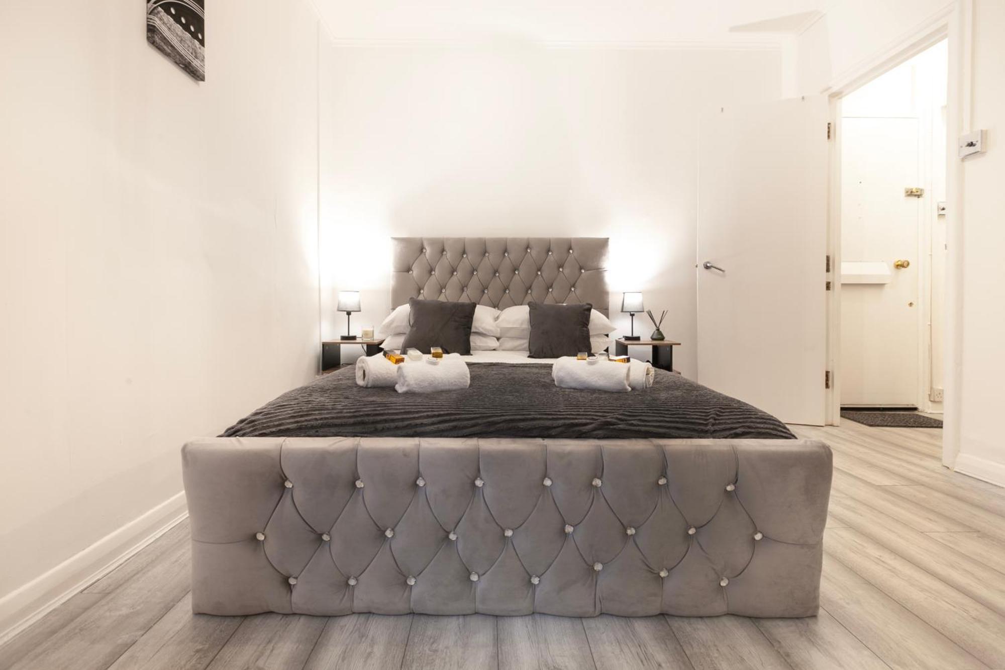 Beautiful One Bedroom Flat In Scott Ellis Gardens London Bagian luar foto
